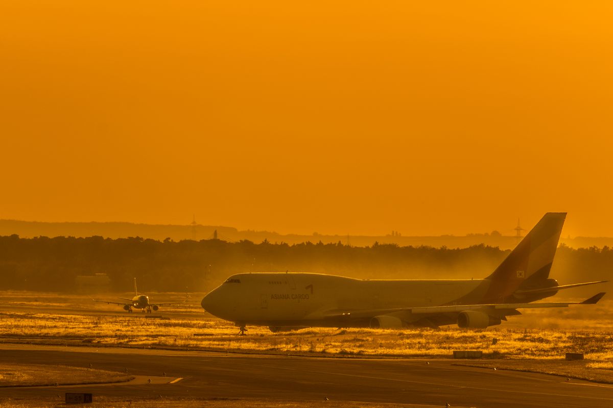 Cargo freighter aircraft